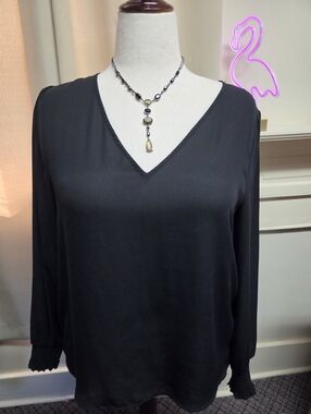 Worthington V-neck Black  Top Size Large